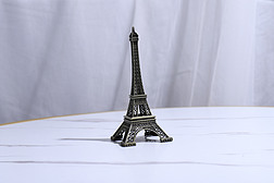 實物拍攝下的鋼管塔 工業美學的現代詮釋