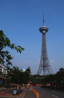 光影鑄詩 五月陽光504鏡頭下的鐵塔意象